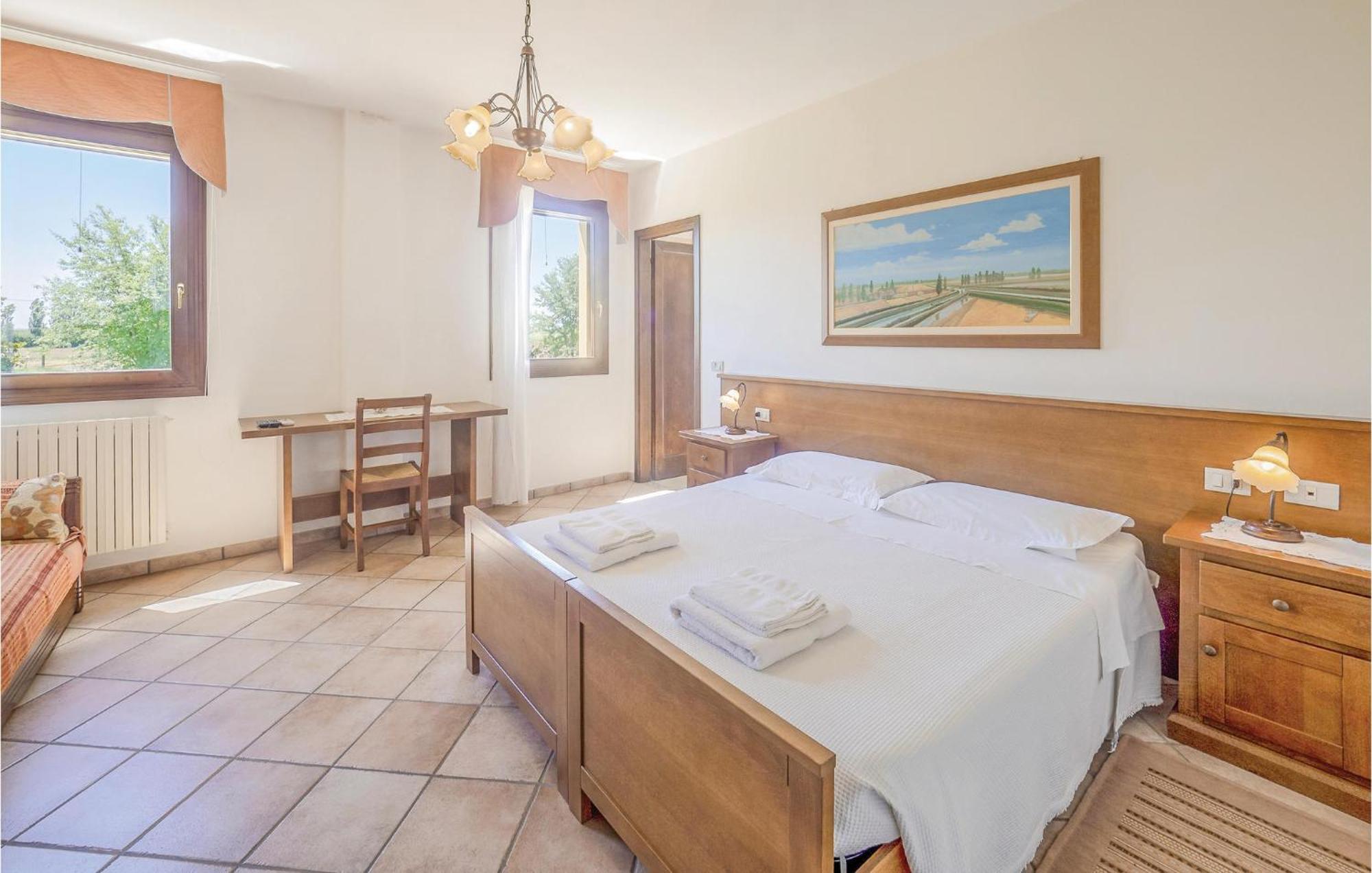 Awesome Home In Ariano Nel Polesine With Kitchen San Basilio エクステリア 写真