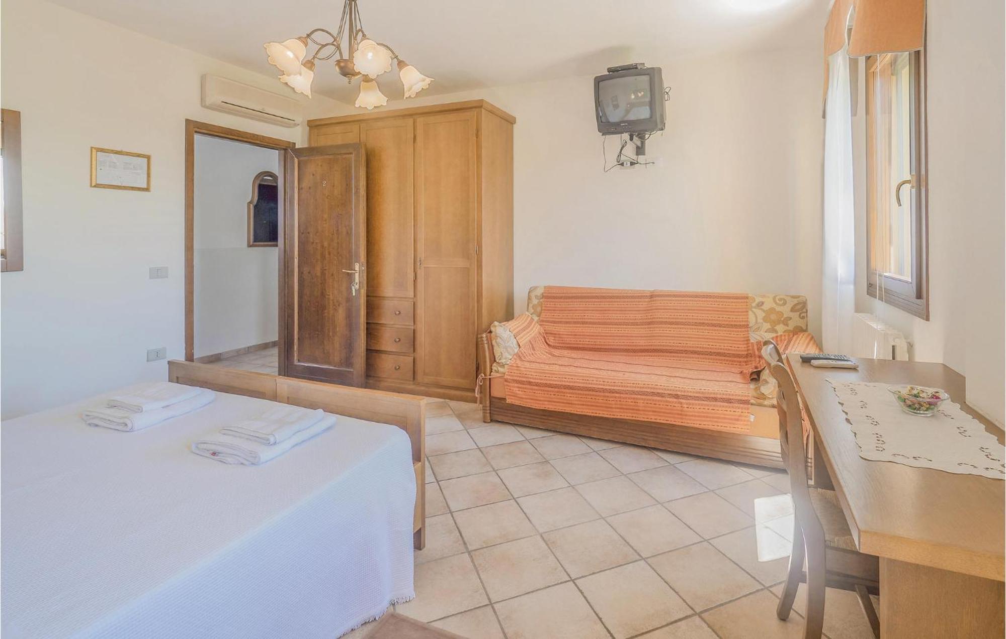Awesome Home In Ariano Nel Polesine With Kitchen San Basilio エクステリア 写真