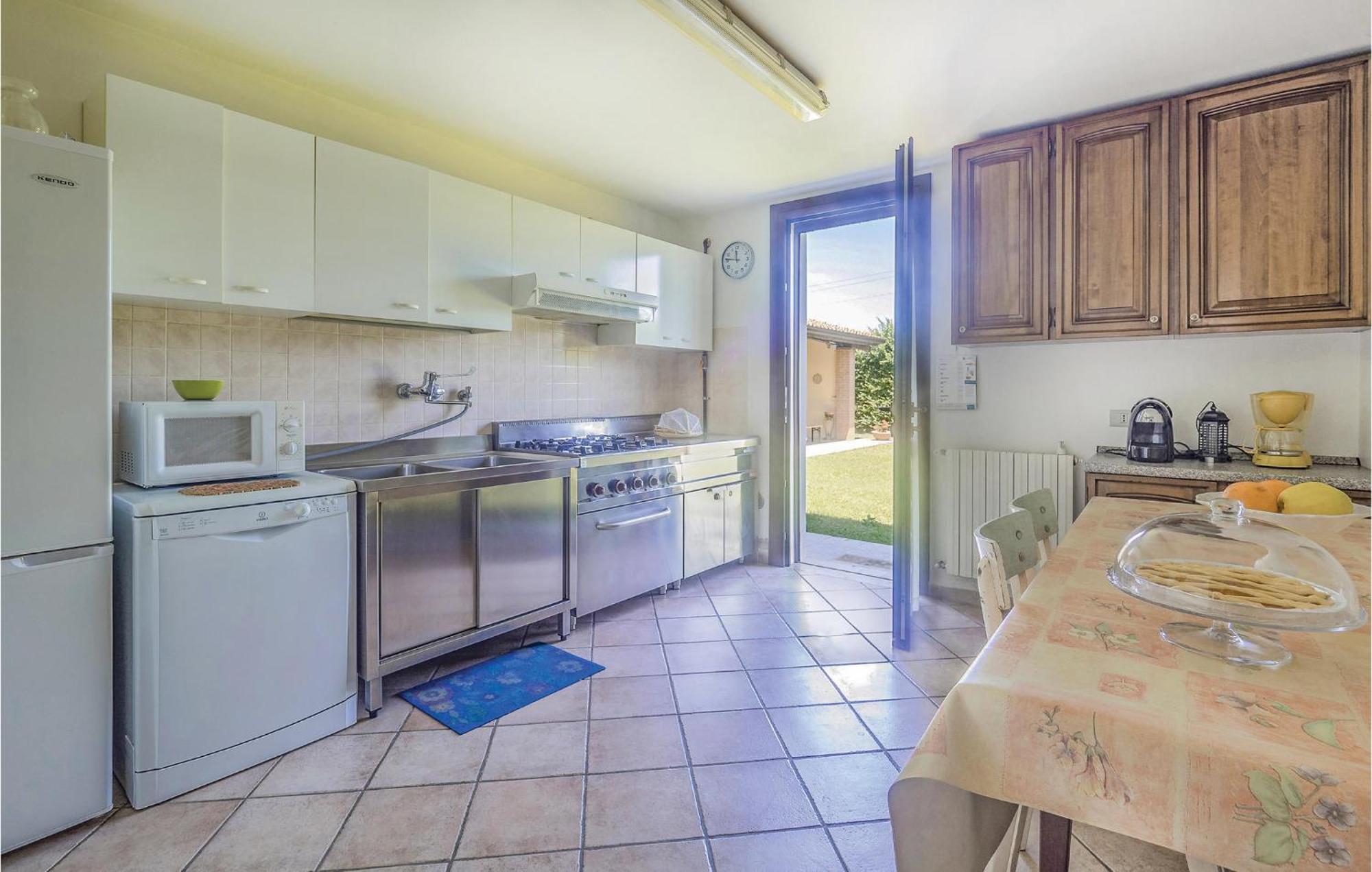 Awesome Home In Ariano Nel Polesine With Kitchen San Basilio エクステリア 写真