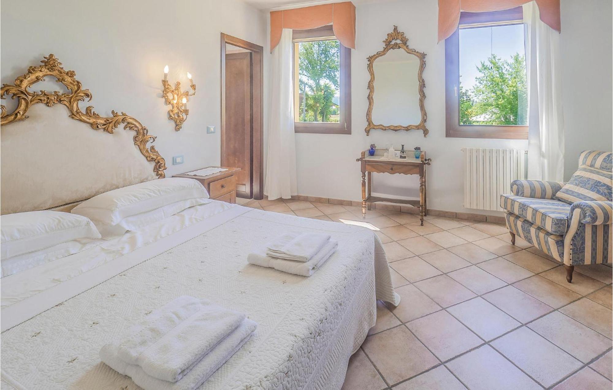 Awesome Home In Ariano Nel Polesine With Kitchen San Basilio エクステリア 写真